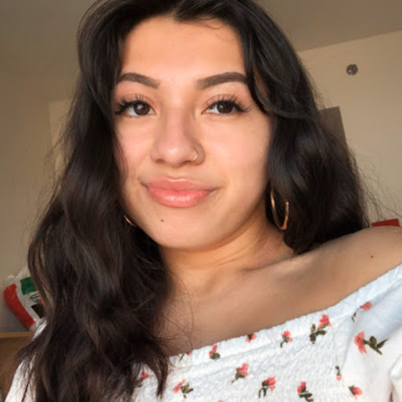 Meet your Posher, Emily - Picture 1 of 1